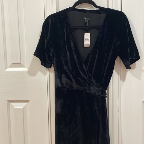 Midi Velvet Wrap Dress - Picture 4 of 7